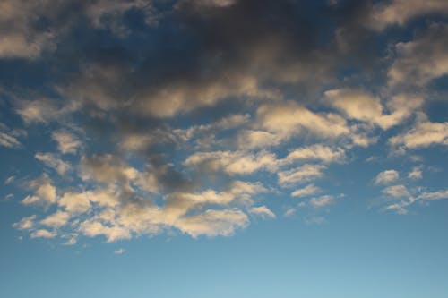 Kostenlos Kostenloses Stock Foto zu atmosphäre, blauer himmel, flaumig Stock-Foto