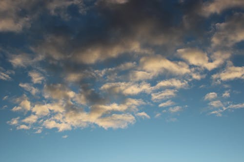 Kostenloses Stock Foto zu atmosphäre, blauer himmel, flaumig