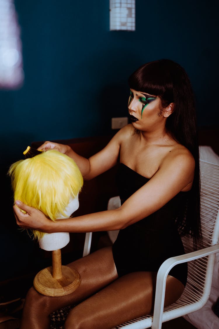 Young Crossdresser Refining Blond Wig