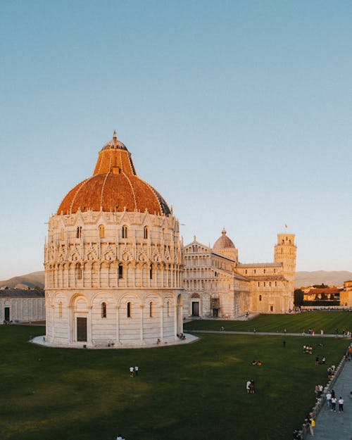 Building of Pisa Baptistery