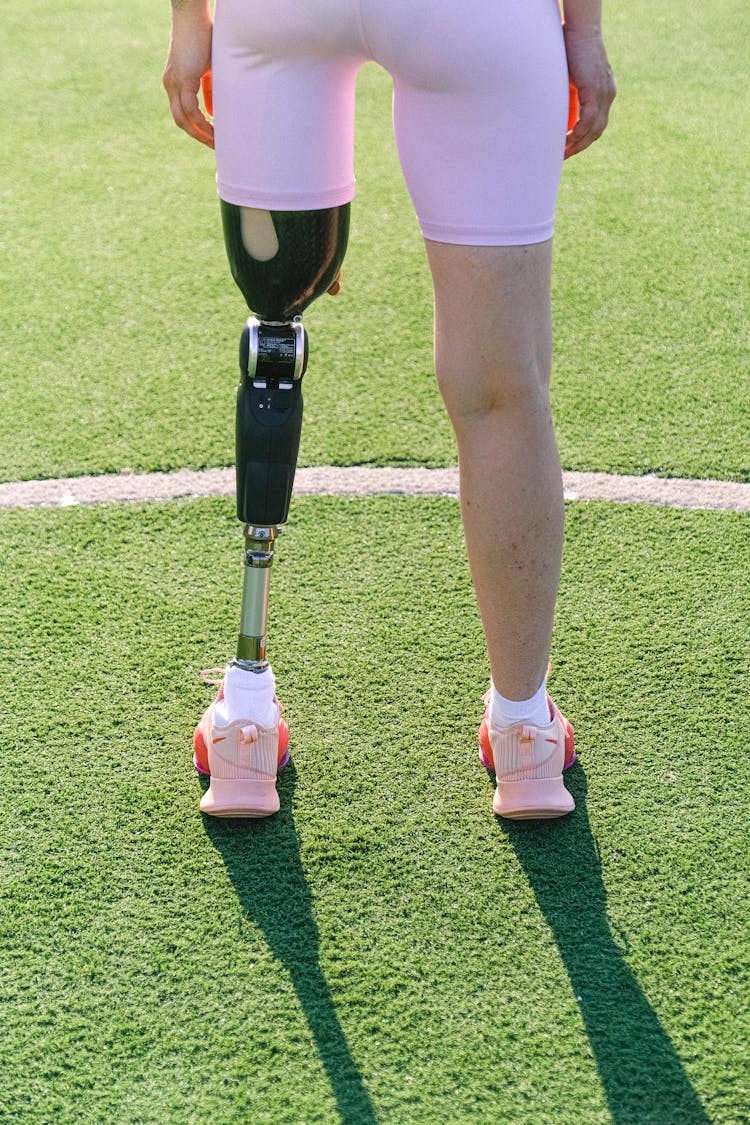 Crop Sportswoman With Prosthesis On Stadium