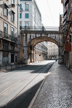 里斯本圣保罗路拥有历史悠久的拱门和经典建筑，街景十分迷人