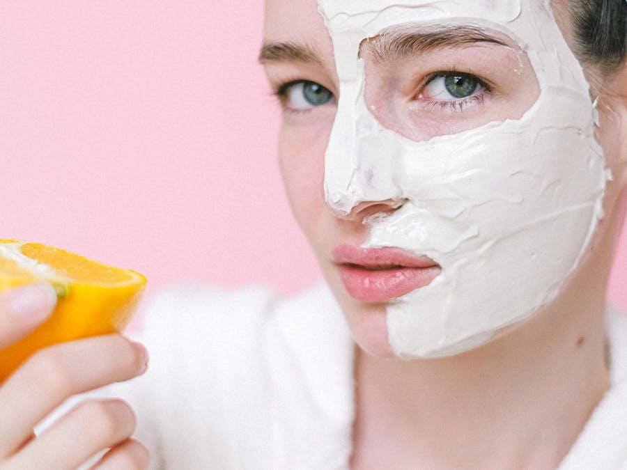 What vitamin clears your face?