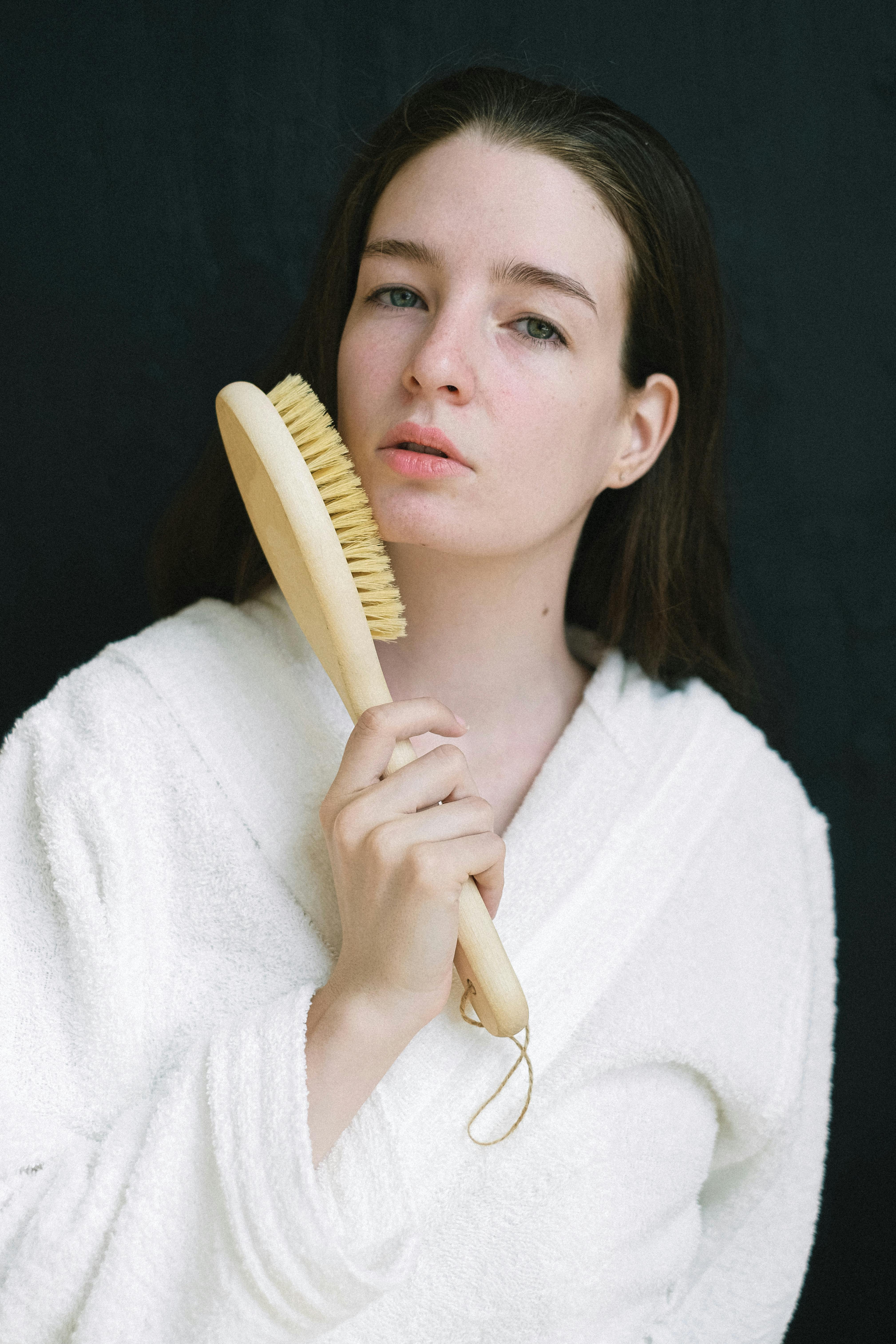 Kostenlos Kostenloses Stock Foto zu antialterung, bademantel, blick in die kamera Stock-Foto