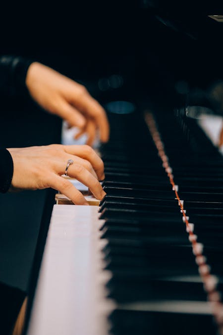 Is piano harder for left handed?