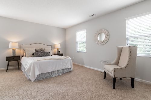 Free A spacious and bright modern bedroom featuring minimalistic decor and neutral tones. Stock Photo