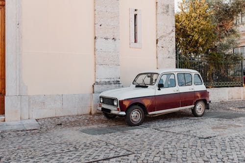 Free Vehicle Parked on Side of the Road Stock Photo