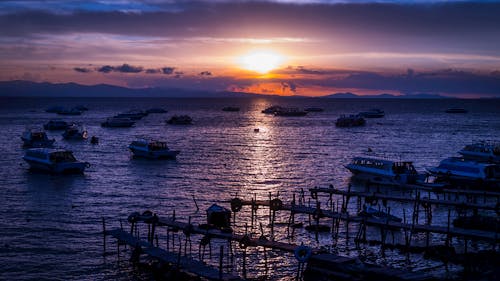 Безкоштовне стокове фото на тему «amanecer temprano, bajo las nubes, colores brillantes»