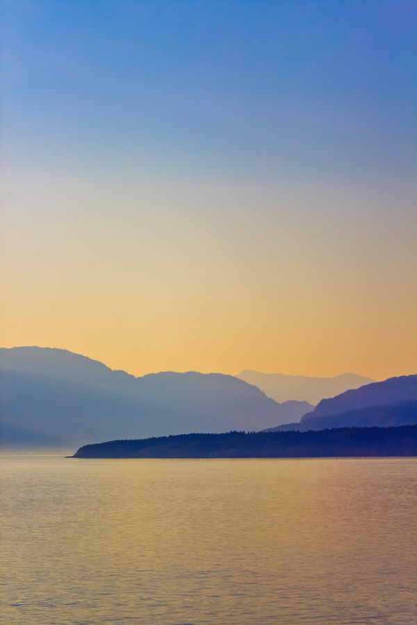 Calm sea at sunrise in fog, photo by Markus Luther on Pexels