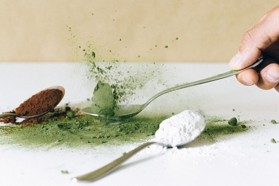 Infographic explaining powder mixing mechanisms - mixing powders
