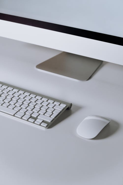 Silver Imac and Apple Magic Keyboard