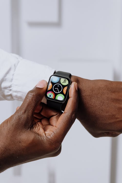 Foto profissional grátis de afro-americano, aparelho eletrônico, Apple Watch