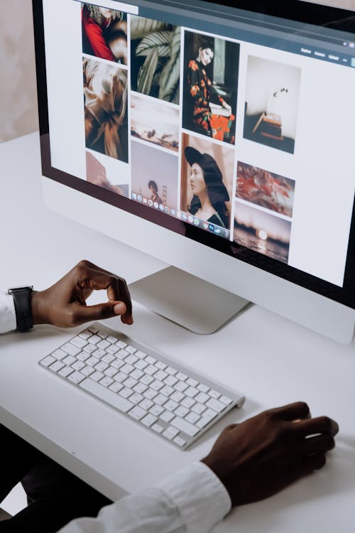 Afrikalı Amerikalı, apple klavye, bilgisayar içeren Ücretsiz stok fotoğraf