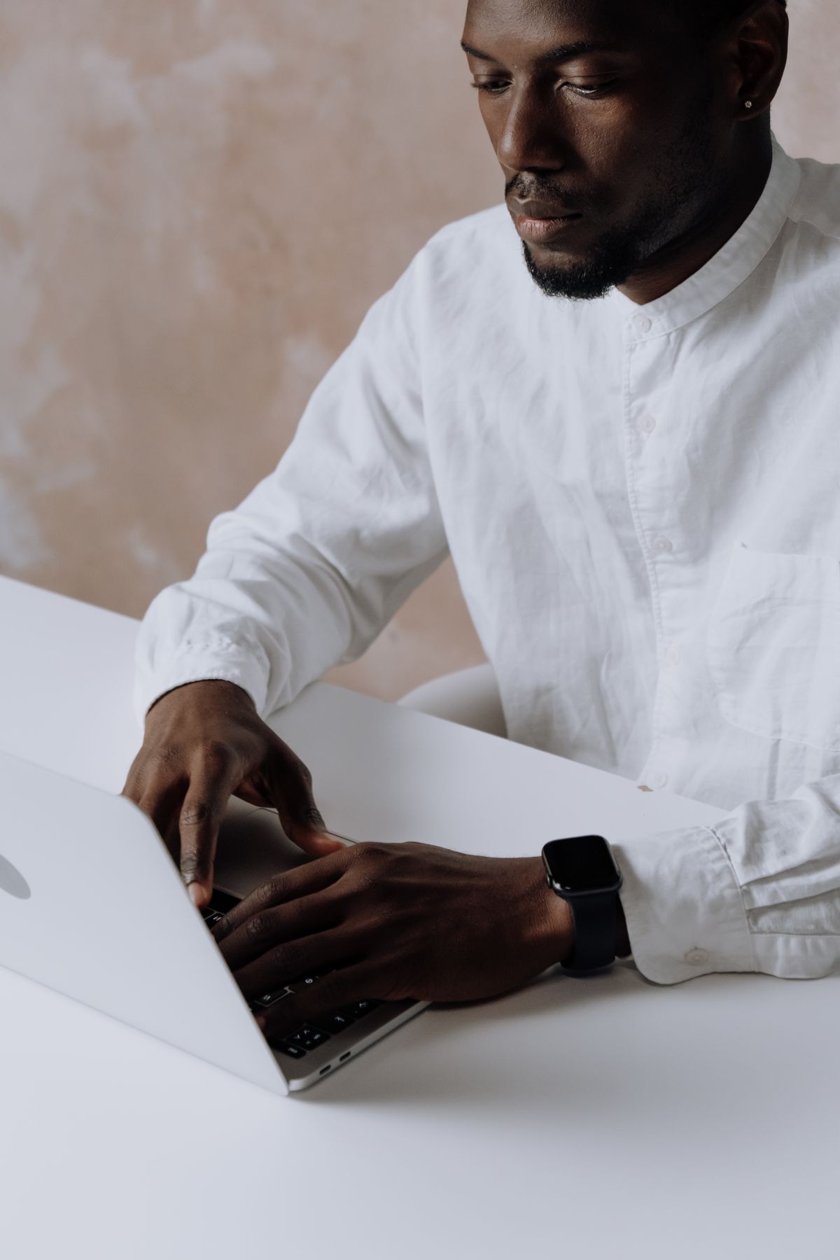 Veilig werken met online accounting software op laptop