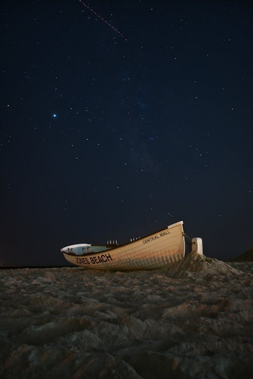 Free Boat on Shore Under A Starry Night Sky Stock Photo