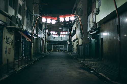 Kostnadsfri bild av gata, gränd, lampor