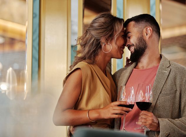 Online dating: starting a conversation on a niche platform