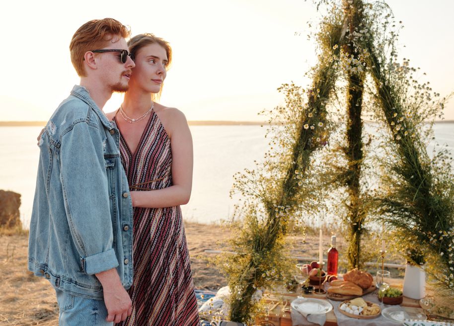 Online dating: starting a conversation on a niche platform