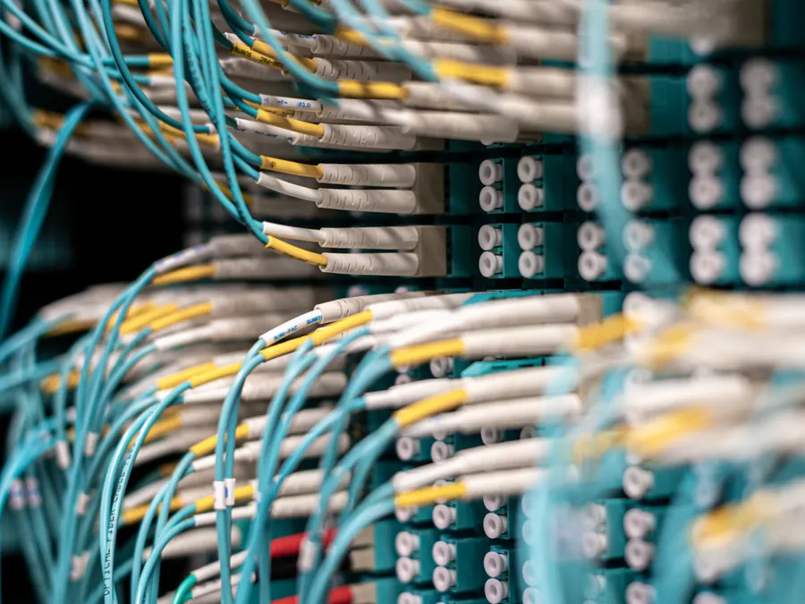 Patch panel with structured cabling in a network rack