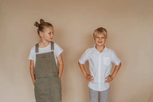 Ilmainen kuvapankkikuva tunnisteilla blondi, haalarit, hymy