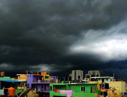 Foto profissional grátis de área urbana, céu nublado