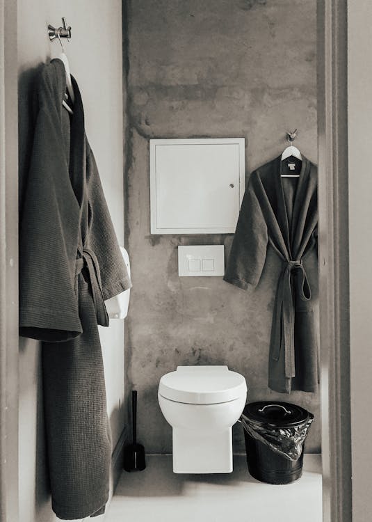 Бесплатное стоковое фото с Ванная комната, вертикальный выстрел, висячий