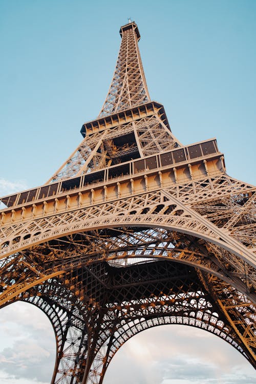 Gratis Torre Eiffel Bajo El Cielo Azul Foto de stock