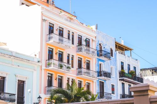 Free Vibrant colonial buildings with balconies in Old San Juan, Puerto Rico. Stock Photo