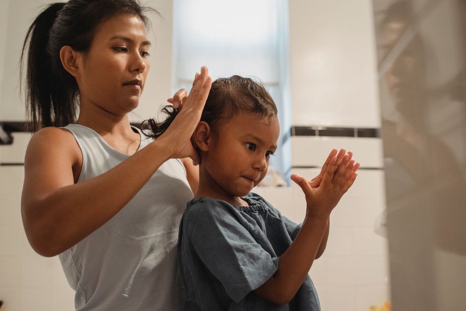 Photo by Kamaji Ogino on Pexels Side view of focused young Hispanic mother braiding hair of cute little girl - Photo by Kamaji Ogino on Pexels