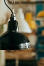 精品设置中的时尚黑色复古吊灯，是理想的室内设计灵感来源