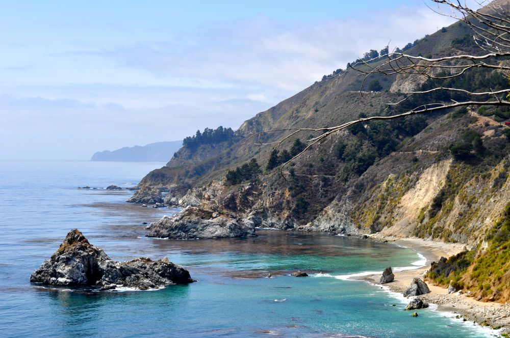 Cala de Julia Pfeiffer Burns con rocas y aguas color jade en Big South