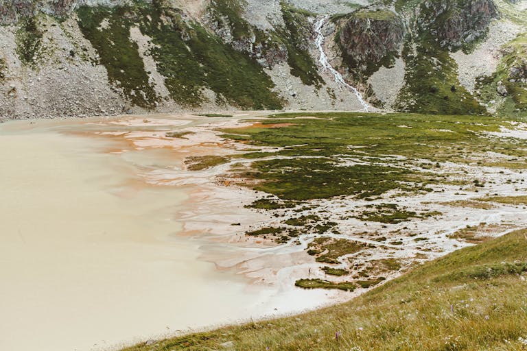 What Temperature Does Snow Melt? Answer]