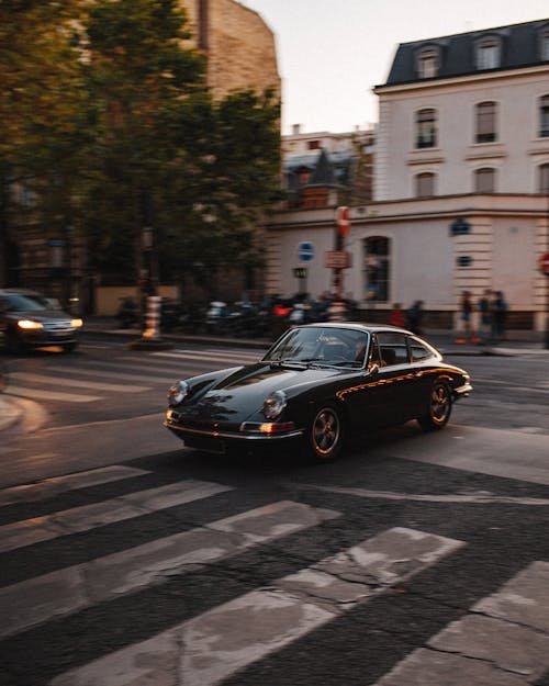 Porsche 911 Noire Sur Route