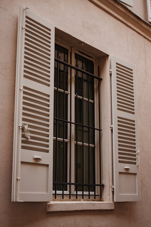 Porte En Bois Blanche Avec Levier De Porte En Acier Noir