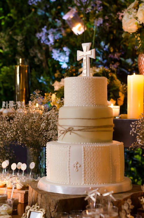 Free Four Tier White Wedding Cake  Stock Photo