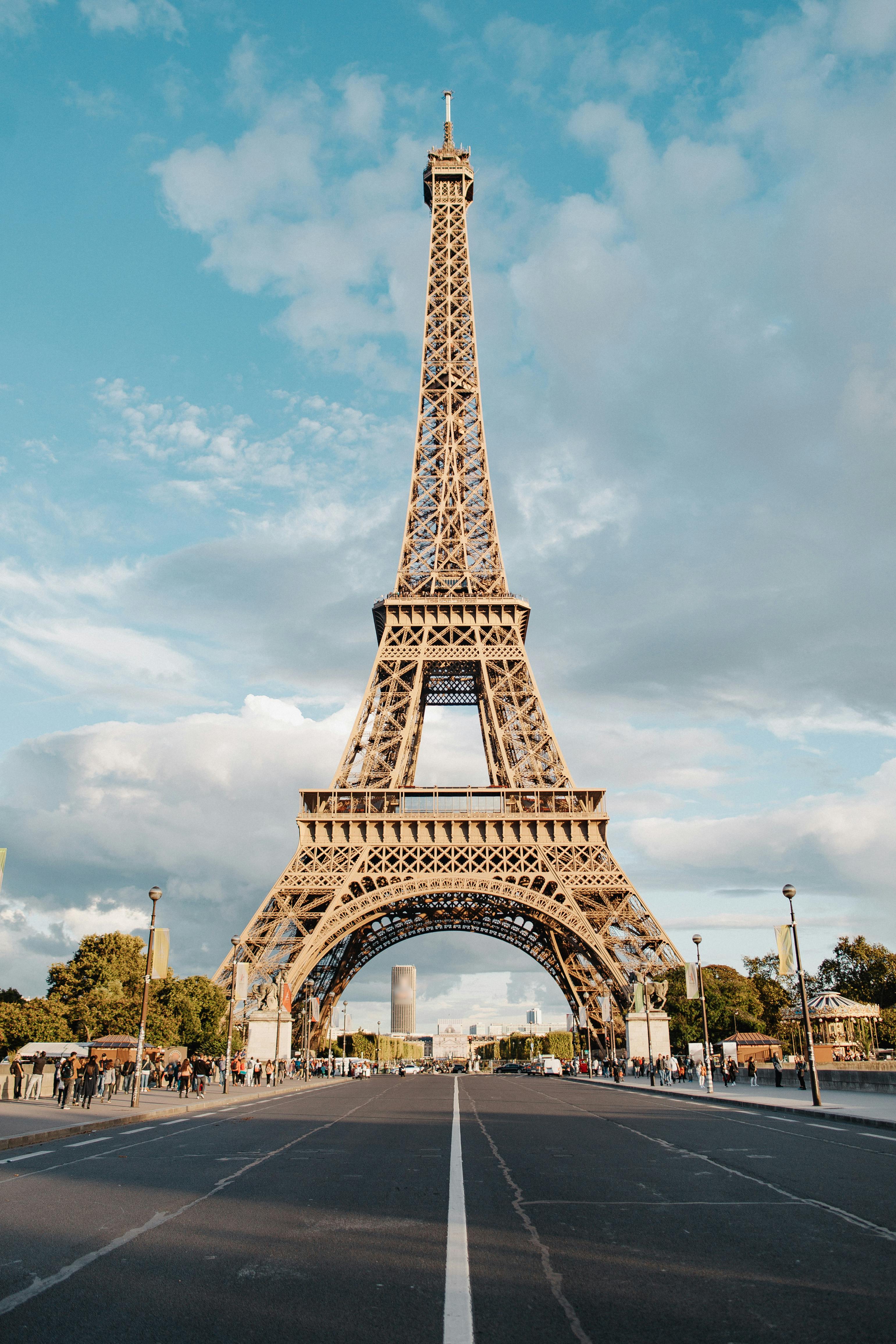 Hình ảnh Tháp Eiffel trong thành phốimagestock0176