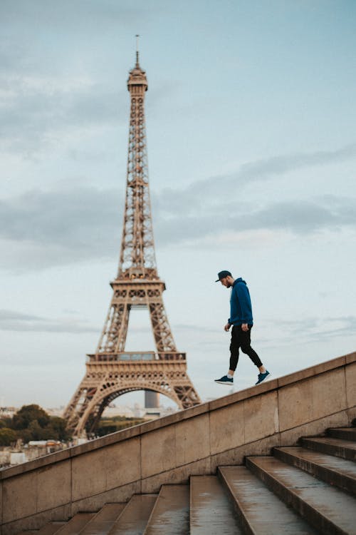Fotobanka s bezplatnými fotkami na tému chôdza, Eiffelova veža, fotografia