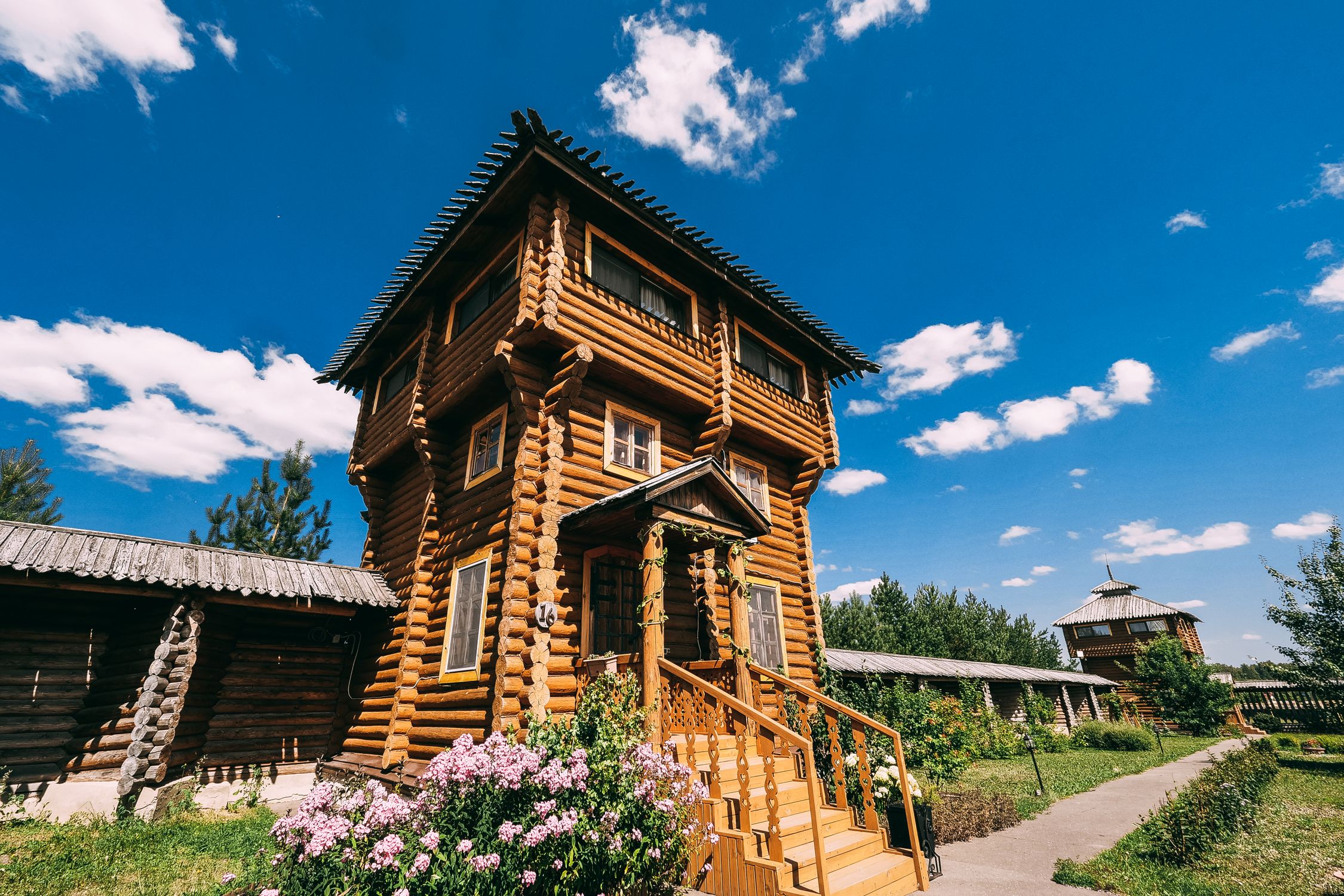 A Wooden House Under a Blue Sky · Free Stock Photo