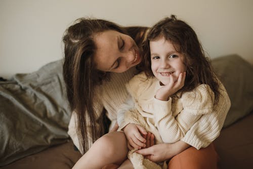 Free A Happy Mom and Daughter Stock Photo