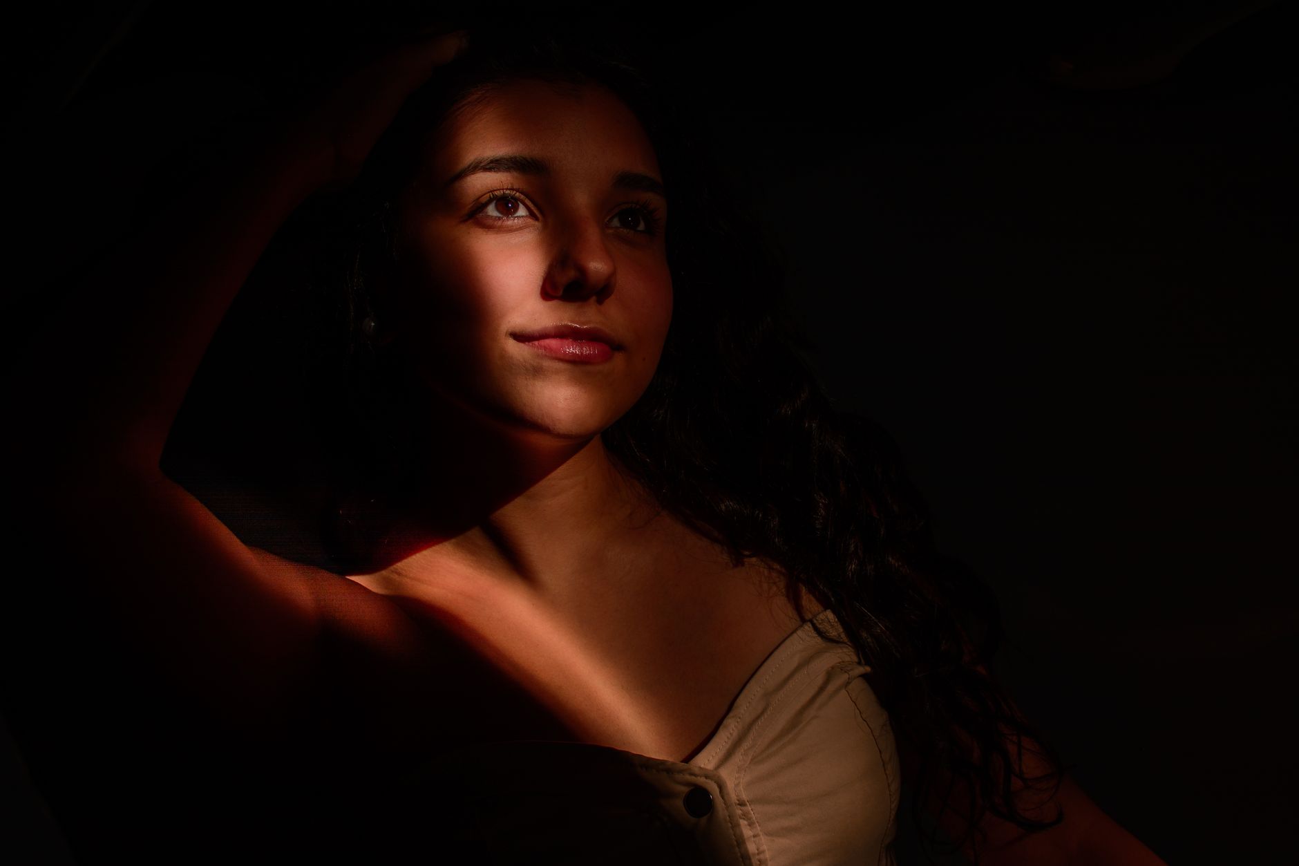 Artistic portrait featuring a woman with dramatic chiaroscuro lighting, capturing a contemplative mood.. pexels, artistic, po