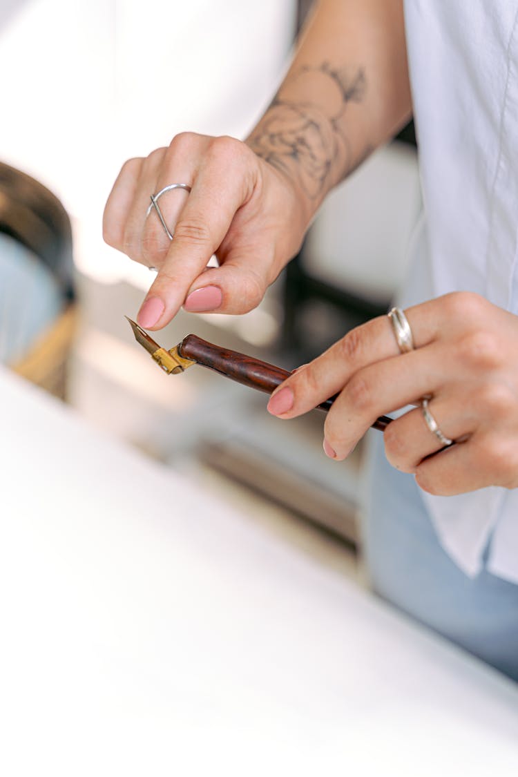 A Person Holding An Elbow Dip Pen