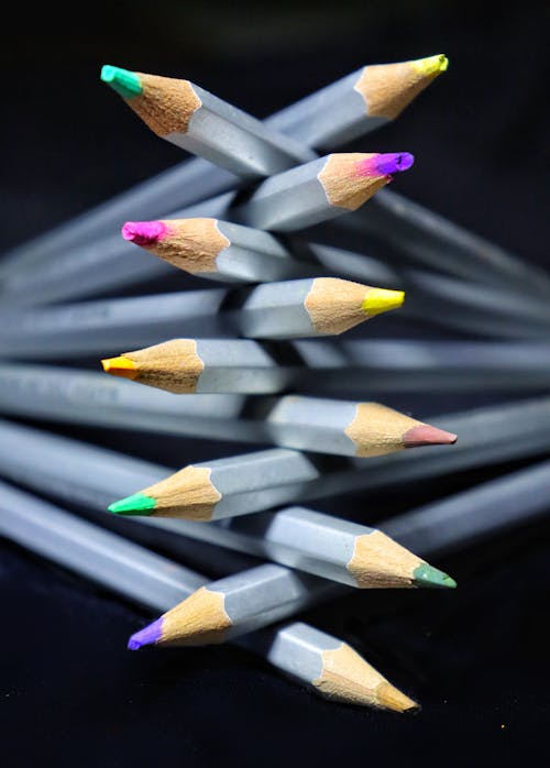 Безкоштовне стокове фото на тему «вертикальні постріл, впритул, кольорові олівці» стокове фото