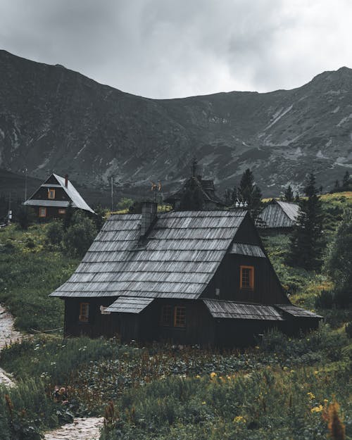 Kostenloses Stock Foto zu außerorts, berge, bungalow