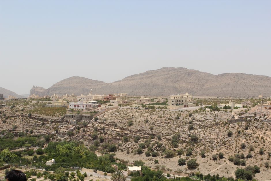 A vast Omani desert landscape with a subtle indication of mobile network coverage, highlighting connectivity even in remote areas.