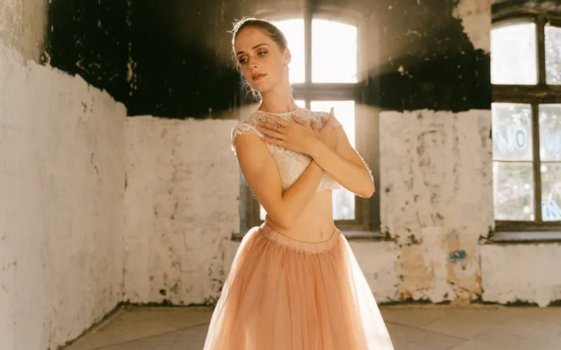 detalle cinturón oculto falda desmontable vestido novia