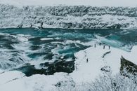 冰岛古尔福斯瀑布的冬季冰雪景观令人惊叹