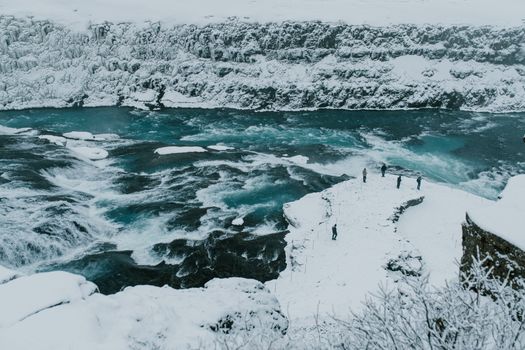 冰岛古尔福斯瀑布的冬季冰雪景观令人惊叹