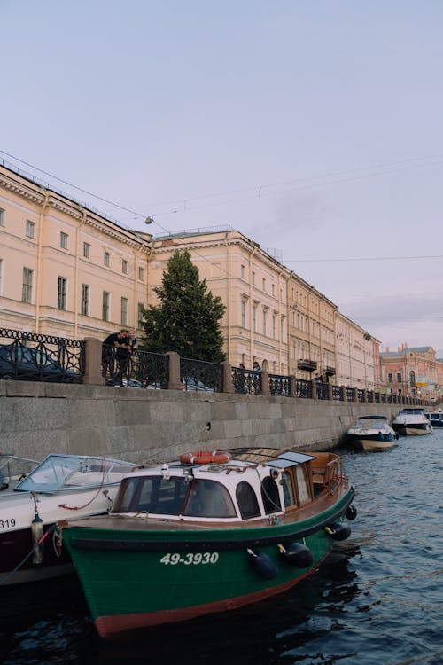 Fotobanka s bezplatnými fotkami na tému budova, kotviaci, mesta