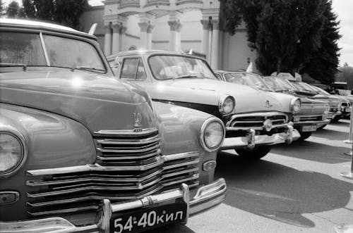 Free Grayscale Photo of Classic Cars Stock Photo