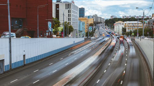 Бесплатное стоковое фото с город, движущиеся автомобили, дорога с интенсивным движением